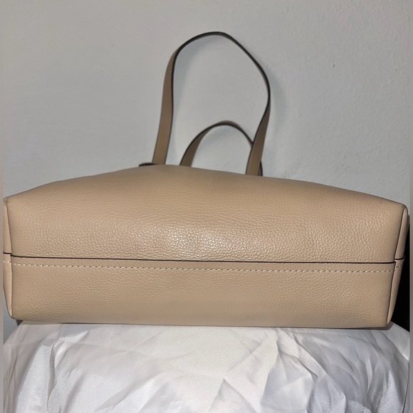 New Coach Leatherware Classic Reversible Large Taupe/Beige Tote w/Dustbag - Picture 8 of 16
